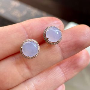 （超值推荐）冰种紫罗兰镶金伴钻翡翠耳钉(Great Value Recommendation) Icy Lavender Jadeite Earrings Set in Gold with Diamonds